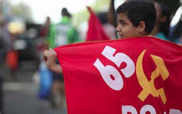 pcdob_bandeira_com_menino38336