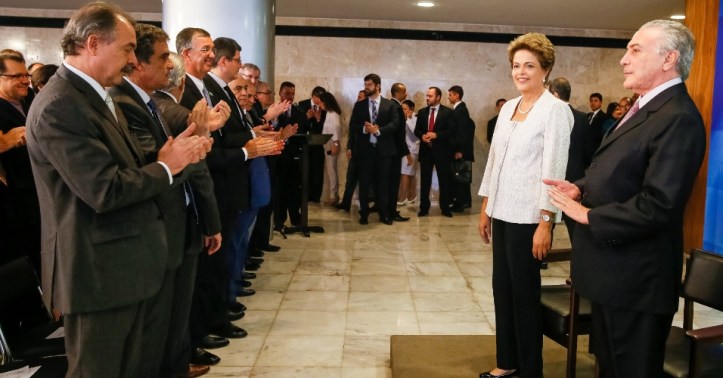 2out2015---a-presidente-dilma-rousseff-durante-anuncio-da-reforma-administrativa-do-governo-federal-alem-de-confirmar-o-corte-de-oito-pastas-a-presidente-anunciou-a-reducao-de-10-no-salario-dos-1443797846084_956x500