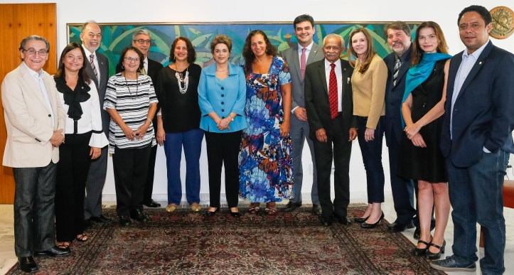 Brasília - DF, 18/04/2016. Presidenta Dilma Rousseff recebe a bancada do PCdoB. Foto: Roberto Stuckert Filho/PR