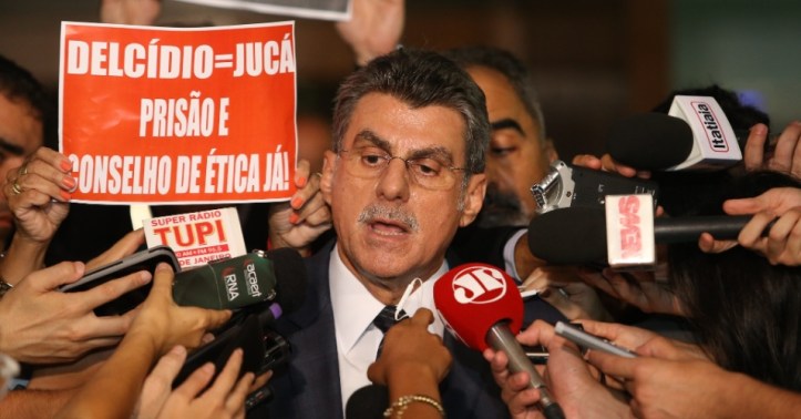 23mai2016---em-entrevista-a-imprensa-o-ministro-do-planejamento-romero-juca-anunciou-que-vai-se-licenciar-do-cargo-a-partir-de-amanha-para-se-defender-da-acusacao-de-obstrucao-da-lava-jato-juca-fez-1464035284141_956x500